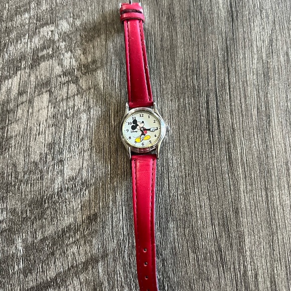 Vintage Mickey Mouse watch - Picture 2 of 5